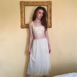 ✖️SOLD✖️Vintage // Milkmaid nightgown